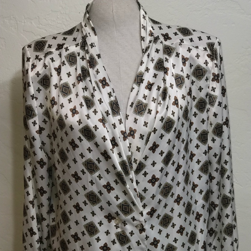 ILYSSA MAXX Size: 18 Satin Blouse